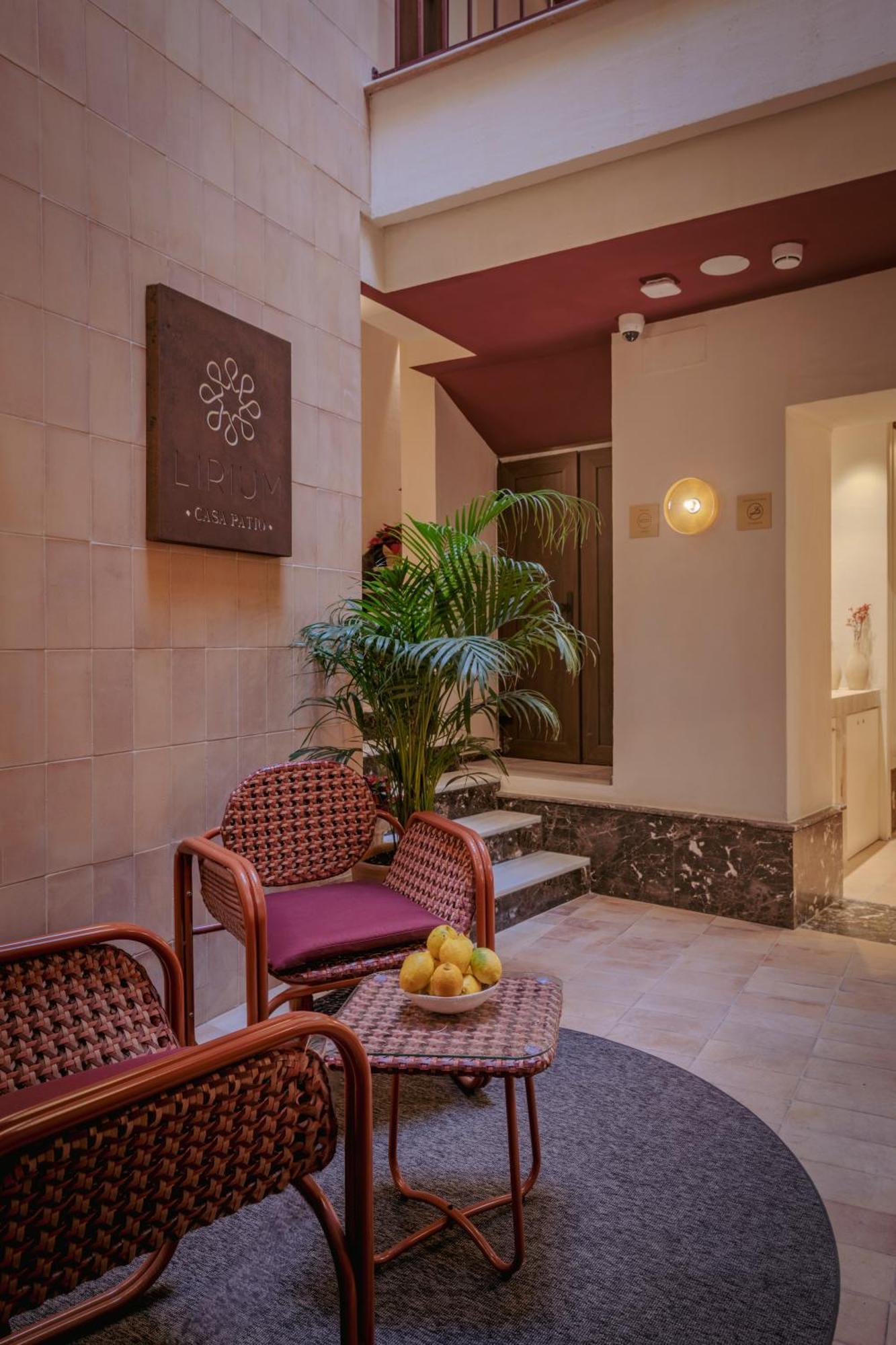 ホテル Lirium Casa Patio セビリア エクステリア 写真